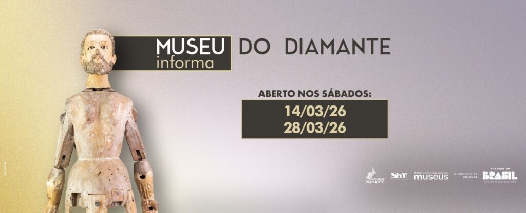Card informativo do Museu do Diamante com fundo em tons de bege e amarelo. Ao centro, aparece a parte superior de uma escultura antiga de madeira com braços articulados. No topo, lê-se “Museu do Diamante informa”. Abaixo, há um aviso em destaque: “Aberto nos sábados: 14/03/26 e 28/03/26”. No rodapé, aparecem logomarcas do Museu do Diamante, Sistema Brasileiro de Museus, Instituto Brasileiro de Museus, Ministério da Cultura e Governo Federal.